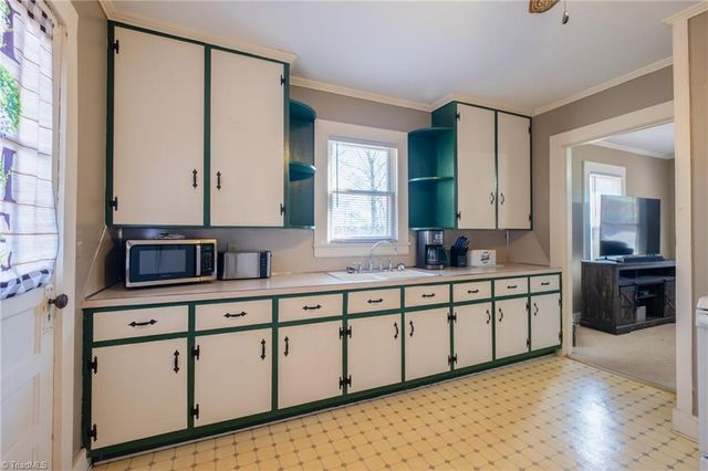 2660 W Pine Street, Mount Airy, NC 27030