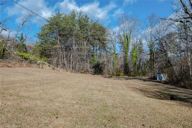 2660 W Pine Street, Mount Airy, NC 27030