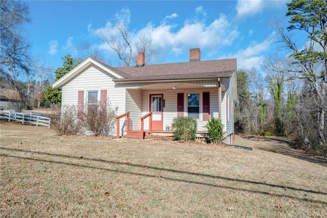 2660 W Pine Street, Mount Airy, NC 27030