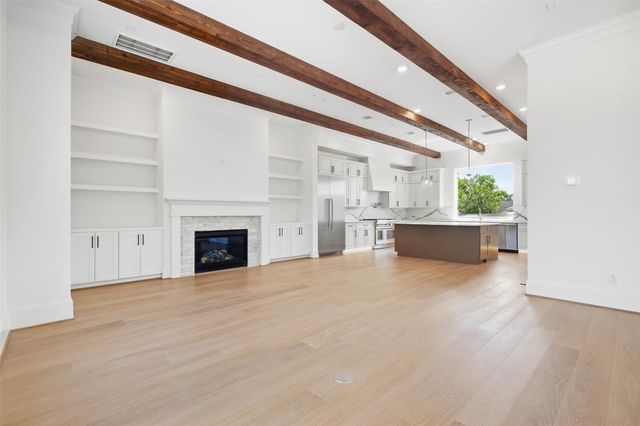 2111 Nantucket Drive D, Houston, TX 77057