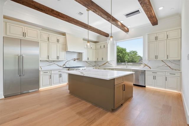 2111 Nantucket Drive D, Houston, TX 77057