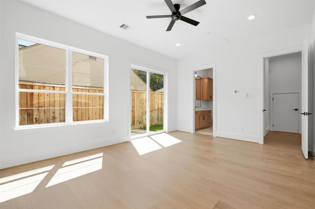 2111 Nantucket Drive D, Houston, TX 77057