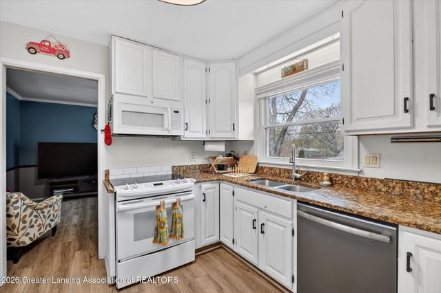 1532 N Magnolia Avenue, Lansing, MI 48912