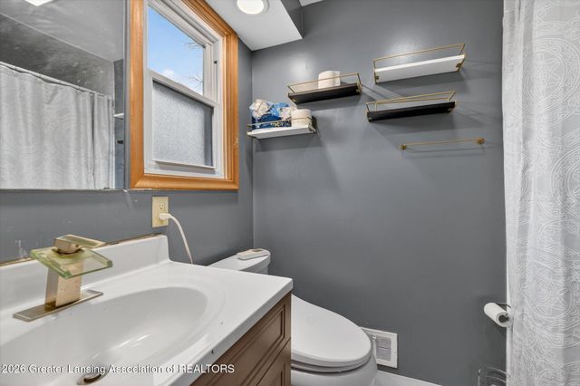 1532 N Magnolia Avenue, Lansing, MI 48912