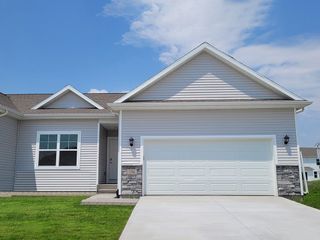 2973 Lake Hill Drive, Des Moines, IA 50320