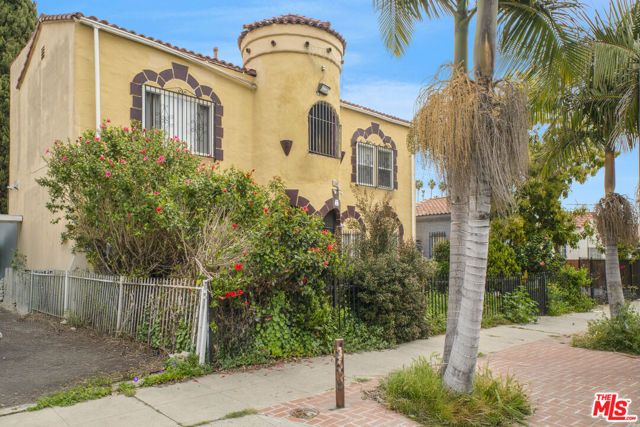 1061 W 57th Street, Los Angeles, CA 90037