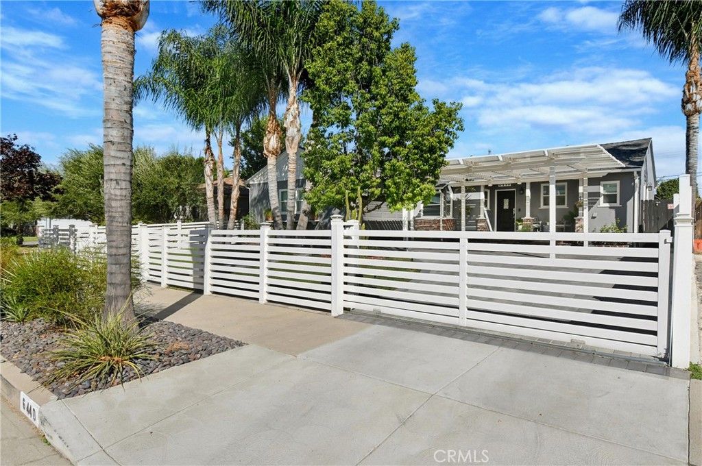 6440 Hanna Avenue, Woodland Hills, CA 91303 — exterior