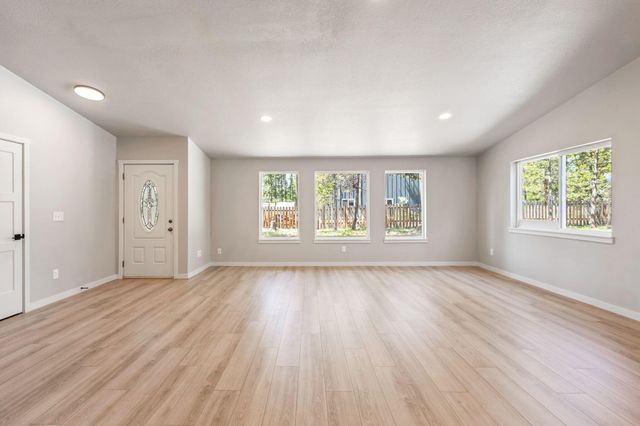 16769 S Century Drive, Bend, OR 97707