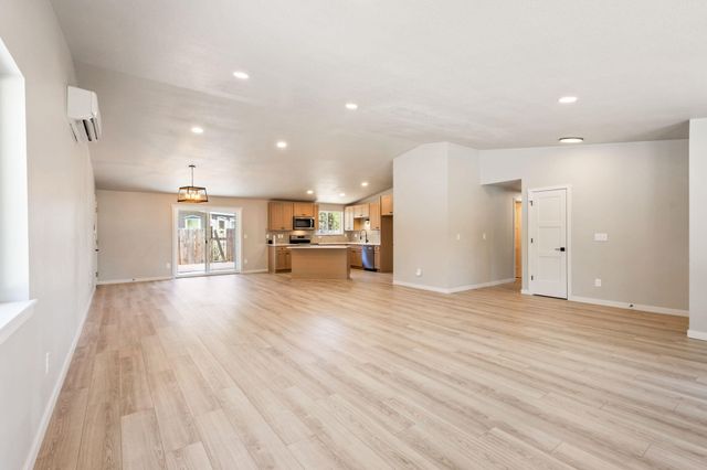 16769 S Century Drive, Bend, OR 97707