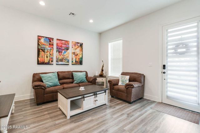711 E Main Street 200, Broussard, LA 70518