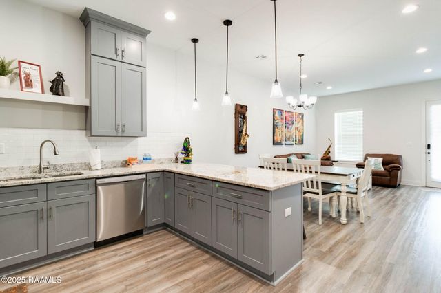 711 E Main Street 200, Broussard, LA 70518