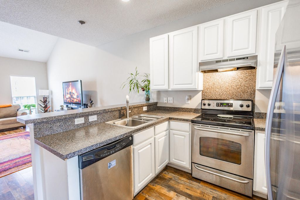 Image 13 of property listing at 110 Black River Drive, Summerville, SC 29485