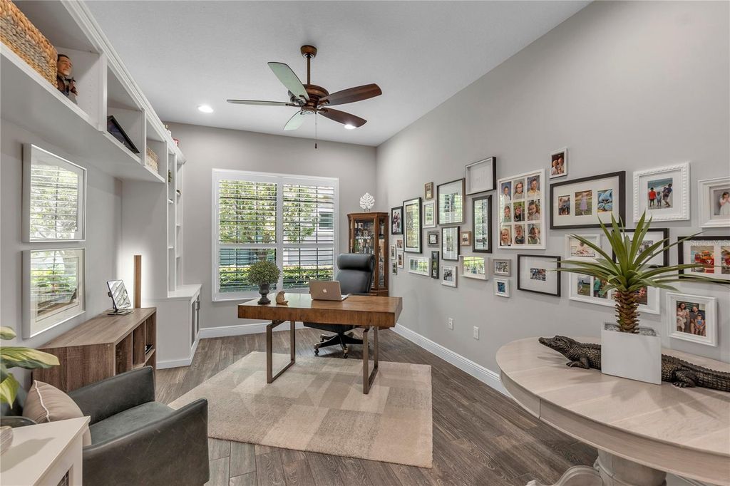 Image 10 of property listing at 15402 CASTLE PARK TERRACE, Bradenton, FL 34202