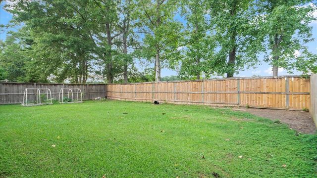 96 Village Dr, Hattiesburg, MS 39402
