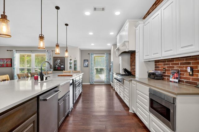 504 Virginia DR, Round Rock, TX 78664