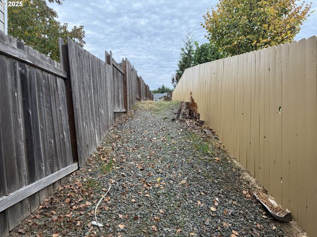 455 Se WOODY Ct, Myrtle Creek, OR 97457