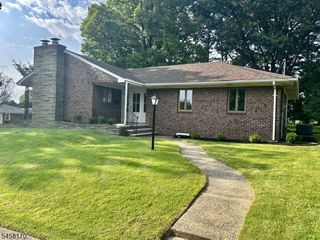 16 Charlotte St, Sayreville Boro, NJ 08872