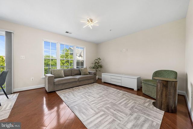 4431-B EASTWICK CT, Fairfax, VA 22033