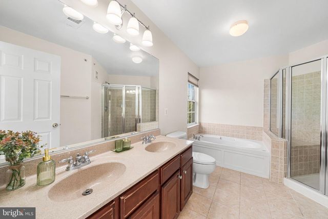 4431-B EASTWICK CT, Fairfax, VA 22033