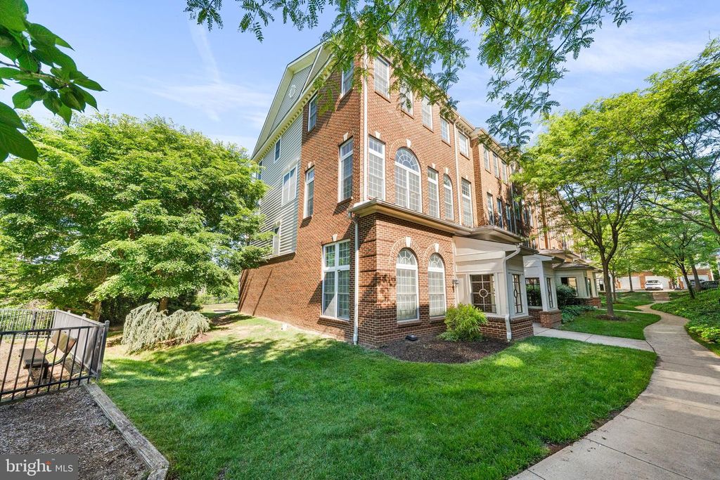 4431-B EASTWICK CT, Fairfax, VA 22033