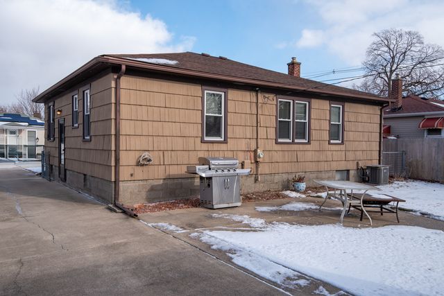 827 E 160th Place, South Holland, IL 60473