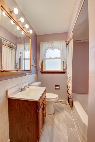 827 E 160th Place, South Holland, IL 60473