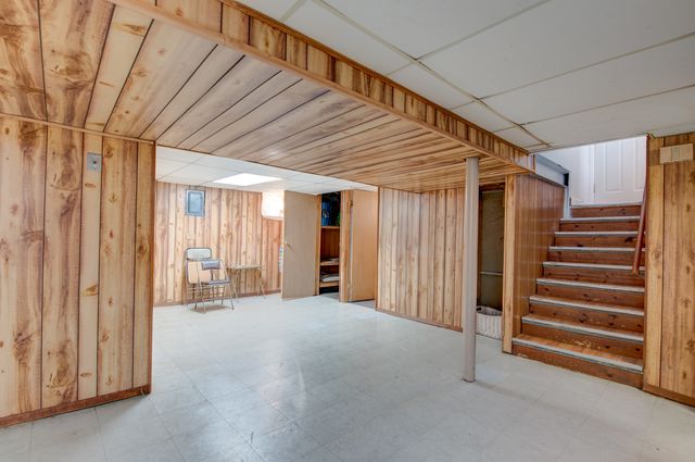 827 E 160th Place, South Holland, IL 60473