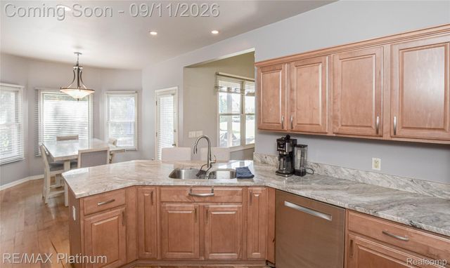2940 Dana Pointe Drive, Hamburg Township, MI 48169