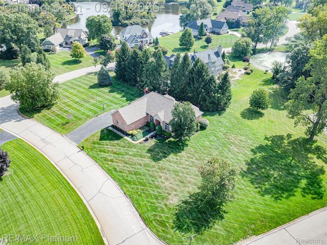 2940 Dana Pointe Drive, Hamburg Township, MI 48169