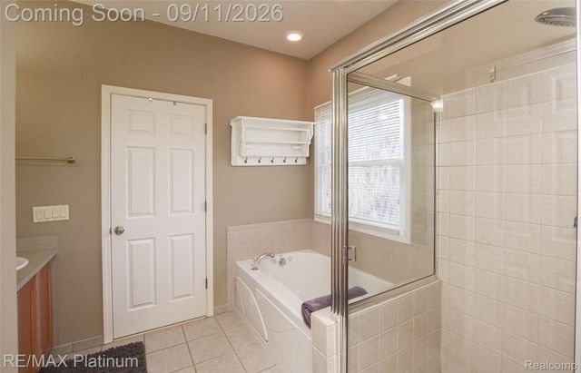 2940 Dana Pointe Drive, Hamburg Township, MI 48169
