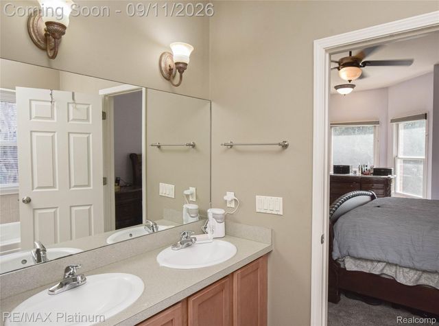 2940 Dana Pointe Drive, Hamburg Township, MI 48169