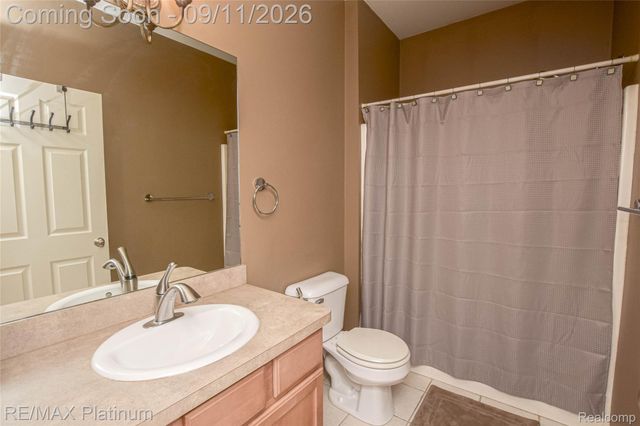 2940 Dana Pointe Drive, Hamburg Township, MI 48169