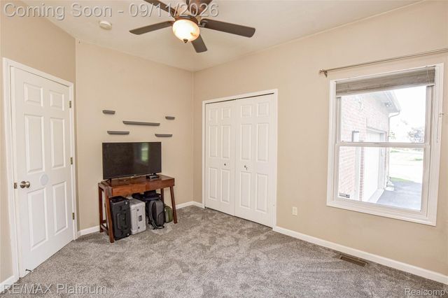 2940 Dana Pointe Drive, Hamburg Township, MI 48169