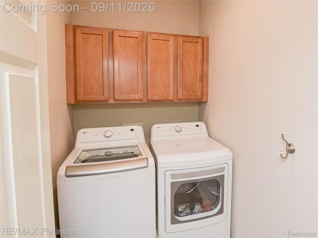 2940 Dana Pointe Drive, Hamburg Township, MI 48169