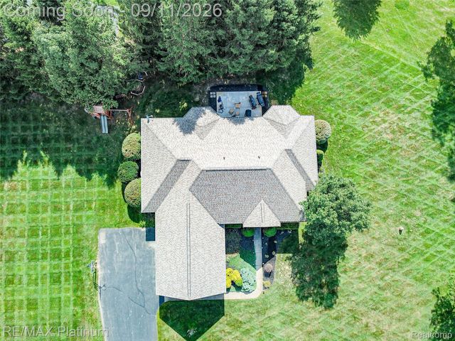 2940 Dana Pointe Drive, Hamburg Township, MI 48169