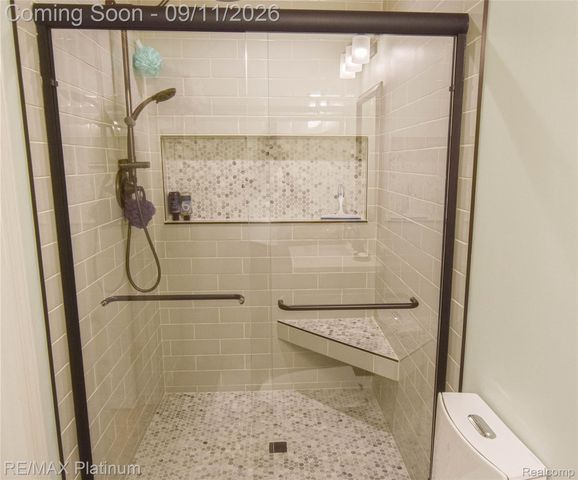 2940 Dana Pointe Drive, Hamburg Township, MI 48169