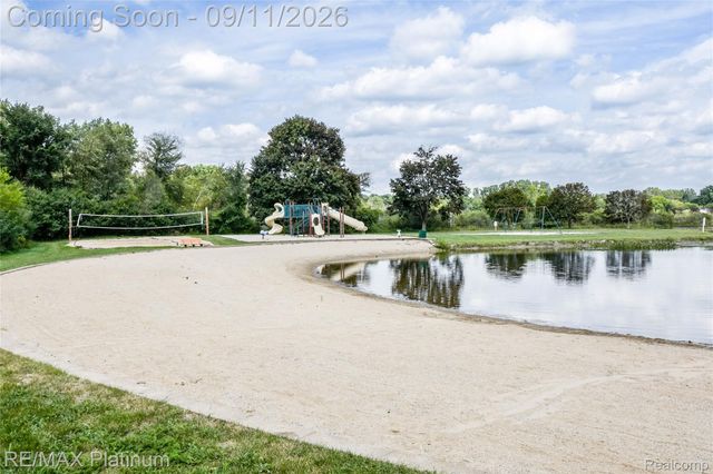 2940 Dana Pointe Drive, Hamburg Township, MI 48169