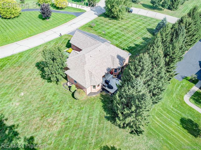2940 Dana Pointe Drive, Hamburg Township, MI 48169