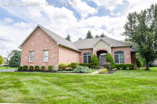 2940 Dana Pointe Drive, Hamburg Township, MI 48169