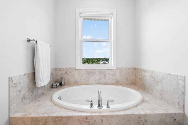 110 Trotter Rd 2412, Weymouth, MA 02190