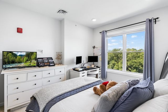 110 Trotter Rd 2412, Weymouth, MA 02190