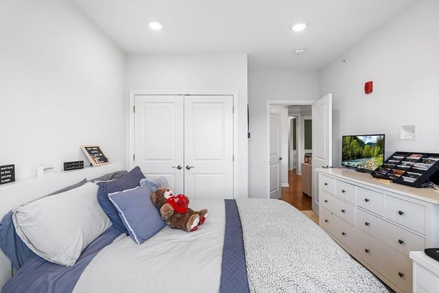 110 Trotter Rd 2412, Weymouth, MA 02190