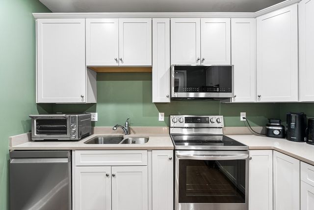 110 Trotter Rd 2412, Weymouth, MA 02190