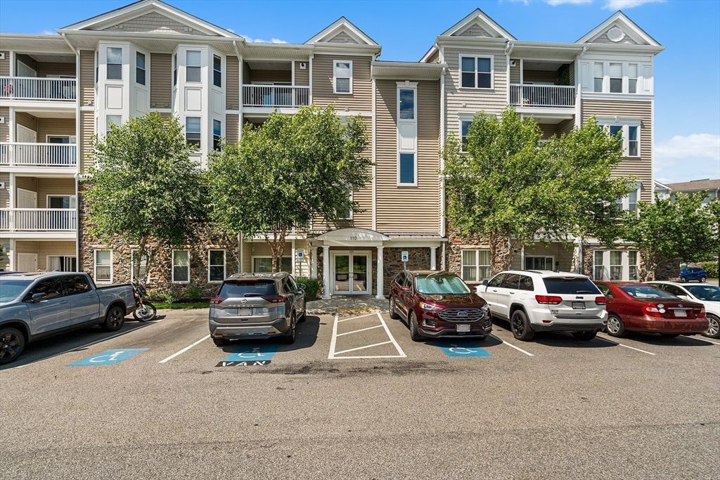 110 Trotter Rd 2412, Weymouth, MA 02190