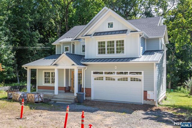 203 Pascack Road, Park Ridge, NJ 07656