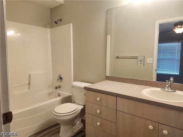 527 Hancock Bridge PKWY, Cape Coral, FL 33990