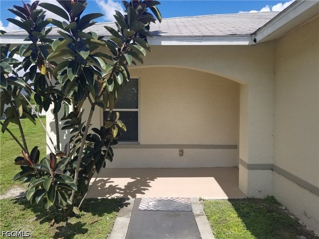 527 Hancock Bridge PKWY, Cape Coral, FL 33990