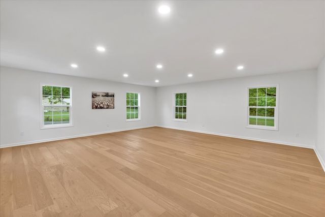 315 Little Creek Rd, Pleasant Shade, TN 37145