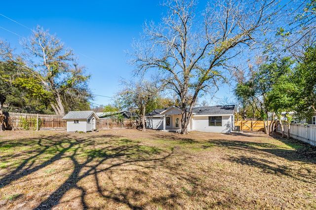 505 W Jefferson St, Kerrville, TX 78028