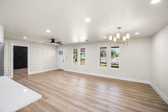 505 W Jefferson St, Kerrville, TX 78028